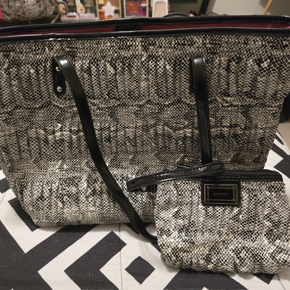 Nine West Elegant Snakeskin Pattern Tote Bag Set with Matching Coin Purse - Picture 4 of 10